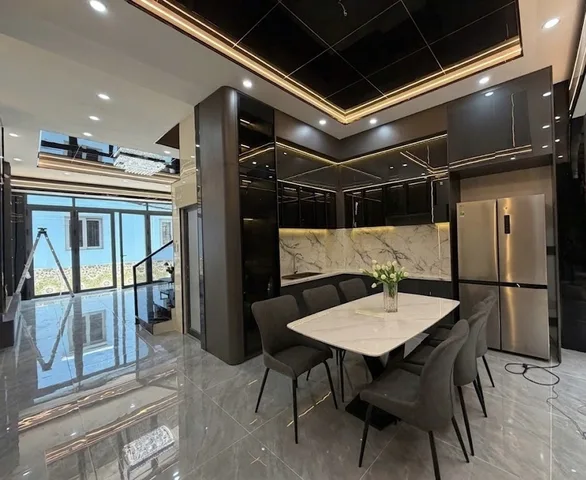 Nhà mới 3 tầng liền kề Phú Mỹ Hưng; ngang 4,8m nội thất sang xịn; hẻm 3m không quy hoạch