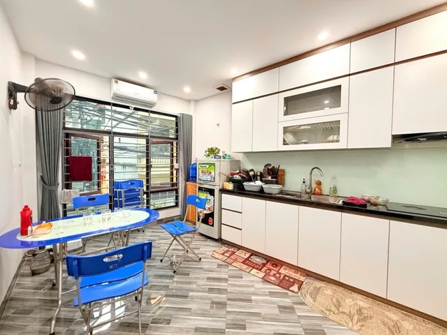 MẶT PHỐ KINH DOANH SẦM UẤT – LÔ GÓC – NHÀ ĐẸP NHƯ MỚI – Ô TÔ