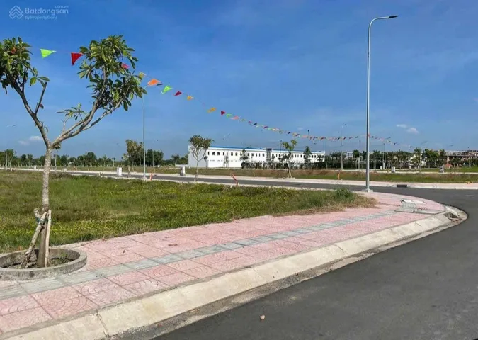BÁN ĐẤT MẶT TIỀN ĐƯỜNG LỚN DỄ KINH DOANH CÁCH SÂN BAY 6km-giá 1ty6 sổ sẵn công chứng ngay-có ngân hàng hỗ trợ vay