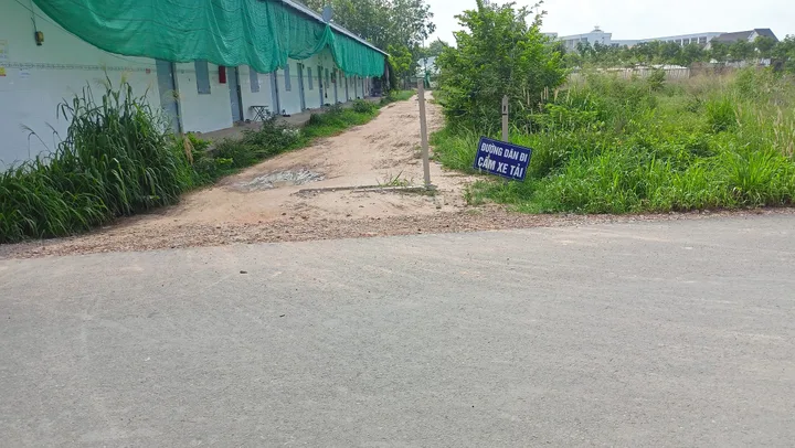 Bán gấp lô đất gần chợ Trừ Văn Thố, mặt tiền đường nhựa, dân cư đông, thích hợp xây xuởng, trọ, kinh doanh,..