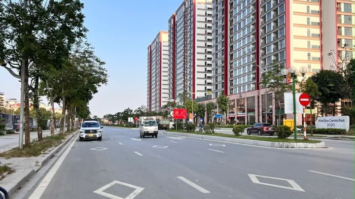 Penhouse Khai Sơn Long Biên, 147m, 3 ngủ , 2 lô gia, ban công Đông Nam, view hồ điều hoà
