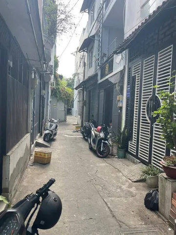 🏠 HXH ĐỖ CỬA - VỊ TRÍ ĐẸP - 2 TẦNG BTCT