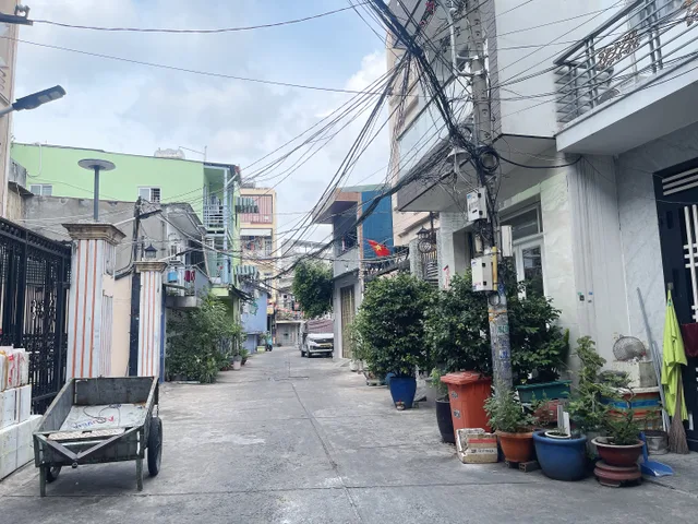 NHÀ QUẬN 6-LÒ GỐM-HẬU GIANG-NỞ HẬU -79M2-5PN-NGANG BỀ THẾ-NHỈNH 5TỶ.