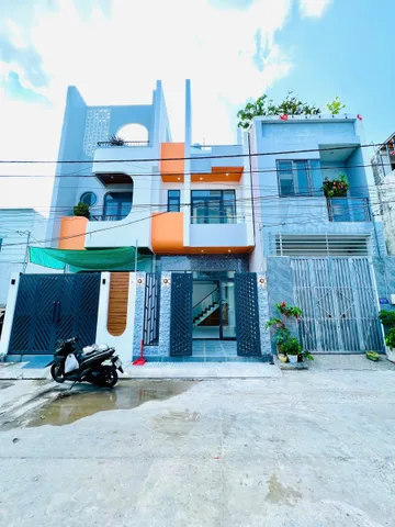 Cần bán nhà mới xây gần chợ Long Phước, Quận 9, tp Hồ Chí Minh.