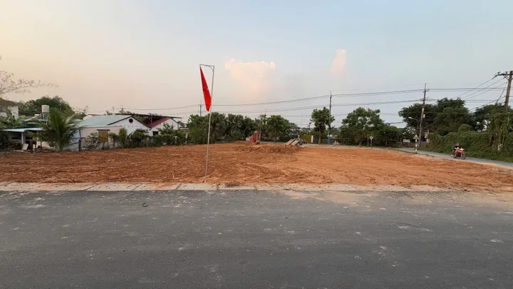 ban đât 110m2 1tỷ 490 so sẵn ơ UBND Trung lâp Thượng Củ Chi