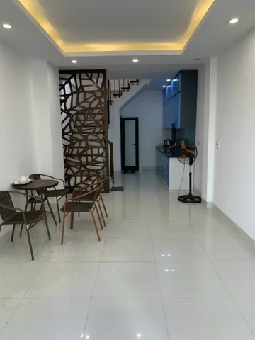 Cho Thuê Nhà Ngõ 406 Hồ Tùng Mậu 40M² 5 Tầng 4 Ngủ - Nội Thất CB - Giá Thuê 15,5tr