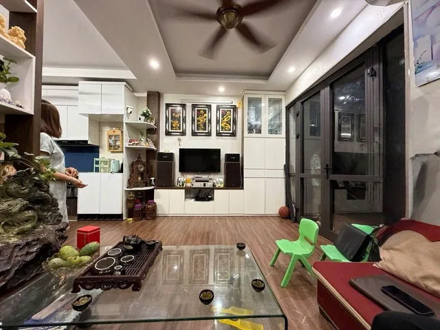 Nhỉnh 3 tỷ bán nhà 3 tầng long lanh dân xây 2 thoáng cách phố 20M hoàng mai