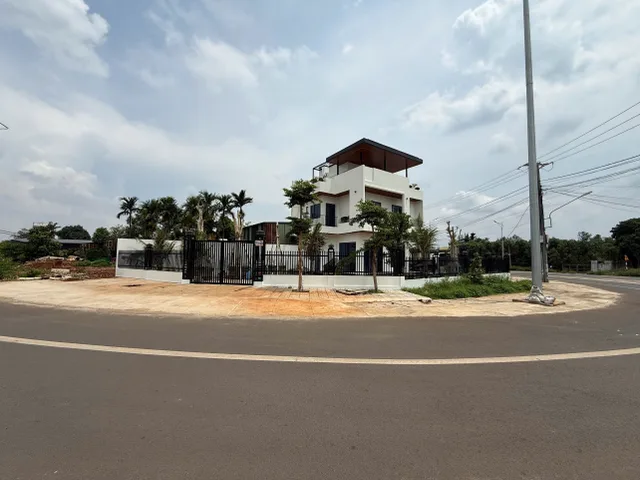 Bán nhà biệt thự 434m² có sẵn 60m² thổ cư ngang 54.5m giá 25 tỷ tại Phường Ea Kao