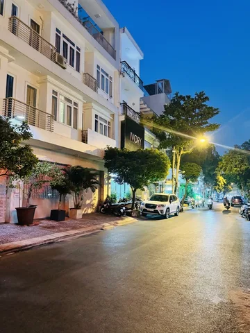 Bán nhà mặt tiền 68m2, 15,5 tỷ 4 lầu ngay khu Bàu Cát Quận Tân Bình