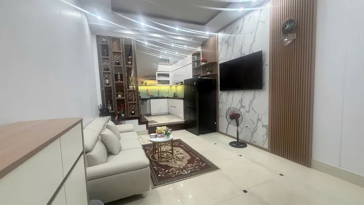 NHÀ ĐẸP FULL ĐỒ ngõ 111 Quan Hoa, Cầu Giấy 35M*5T giá 18 triệu có tl
