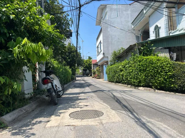 🔥BÁN ĐẤT BÁT KHỐI - ĐÔNG DƯ - 140M - VIEW HỒ - MẶT TIỀN RỘNG - Ô TÔ TRÁNH - CẦU THANH TRÌ
🚛 Đường thông xe tải tránh nhau, view hồ điều hoà cực thoáng
📍 Chỉ 50m lên đê, kết nối cầu Thanh Trì
🏫 200m đầy đủ trường học, chợ, uỷ ban
📕 Sẵn sổ - giao dịch n