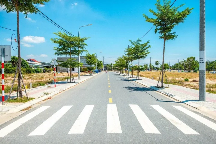 Cần ra nhanh lô đất nằm liền kề sân bay QT Long Thành, sổ sẵn, full thổ cư ,giá chỉ 1tỷ23/100m2