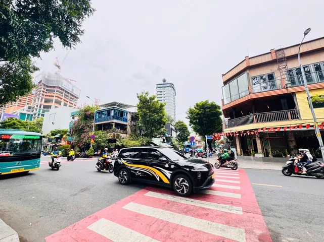 SIÊU PHẨM KHAN HIẾM BÁN NHÀ C4 MẶT TIỀN PHẠM NGŨ LÃO, QUẬN 1 (P.BẾN THÀNH)- DT 5,3M*14M- VIEW TRỰC DIỆN CHỢ BẾN THÀNH ĐỈNH- 0938676685 GIANG GIANG CHÍNH CHỦ