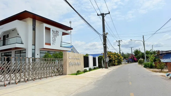 RA NHANH LÔ 2ty350 580m2 ngang 12m - View núi Minh Đạm, cách biển 3p đi xe