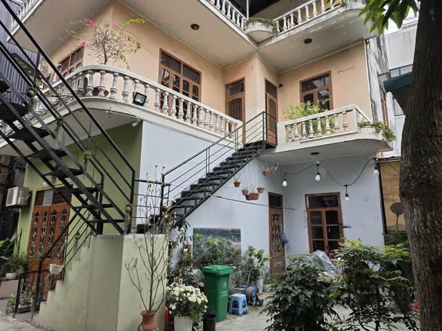 Bán nhà 137.8m² full thổ cư ngang 12m giá 75 tỷ tại Phường Ngọc Hà