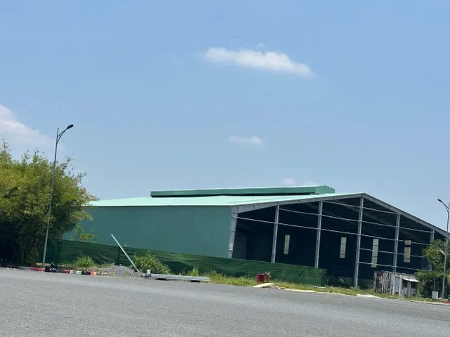 CHO THUÊ KHO  XƯỞNG 1800M2 VĨNH LONG GẦN CẦU CẦN THƠ