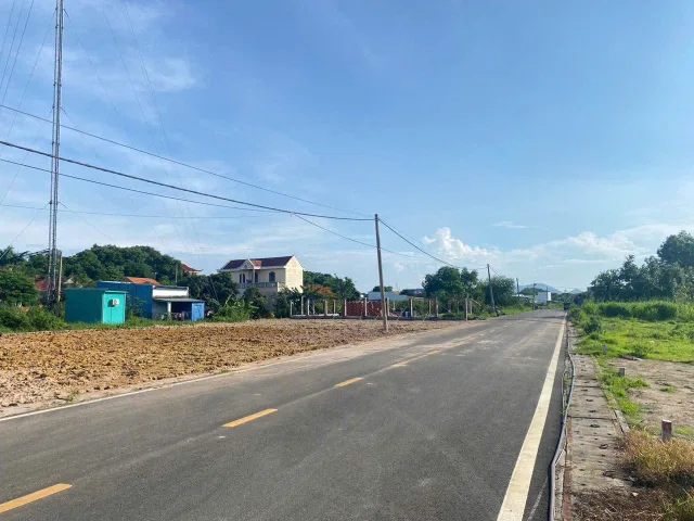 CHỦ NGỘP BÁN NHANH!!! ĐẤT VEN BIỂN LỘC AN - HỒ TRÀM 200m2 chỉ 1ty699 ra biển 3 bước chân