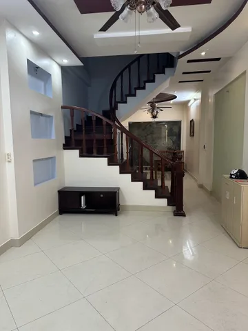 Cho thuê nhà mặt ngõ 105 Yên Hoà, Cầu Giấy 60M x 5T giá 18 triệu 20M RA ĐƯỜNG LỚN