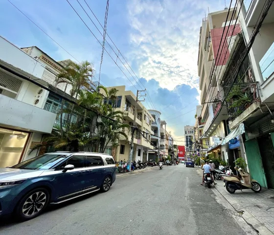Bán nhà 183m² full thổ cư ngang 8.5m giá 32.9 tỷ tại Phường Cầu Kiệu