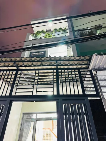 Vỡ nợ chính chủ bán gấp nhà 80,2m2 giá 3 tỷ 450 triệu đường Thành Thái, phường 14, quận 10, hẻm xe hơi 4m.