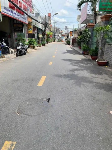 NHÀ 3 TẦNG MẶT TIỀN ĐƯỜNG NGUYỄN ĐỨC THIỆU,DĨ AN BÌNH DƯƠNG,DT235
