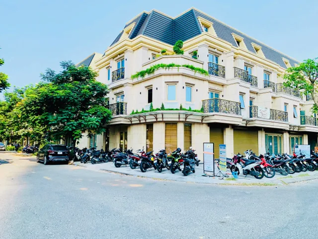 Cực Rẻ - Nhà 3 Tầng Phạm Văn Bạch - Ngay Dự Án Masterise Home - Hoà Cường Nam - 100m2 - MT 5m - Chỉ 10.X Tỷ  .
