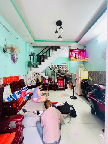 Nhà phân khúc chỉ 3 Tỏi - khu vực Bình Trị Đông Bình Tân - kế bên AEON Bình Tân xe hơi thông
DT 4 x 7 (29m2) nở hậu 1trệt 1lầu 2Pn-2WC hẻm oto