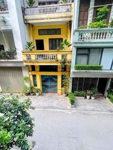 Nhà đẹp khu Hoàng Cầu huyền thoại 🌟 Ô tô tránh đỗ cửa, phân lô dân trí – 52m2 x 4 tầng tầm 2x tỷ