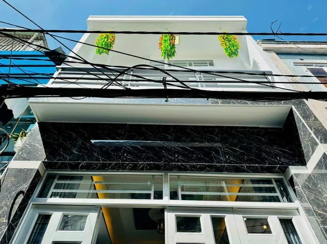 Giá siêu hời 2 tỷ 050 triệu nhà 48,7m2 đường Trường Sa, phường 3, Tân Bình, sổ hồng riêng.