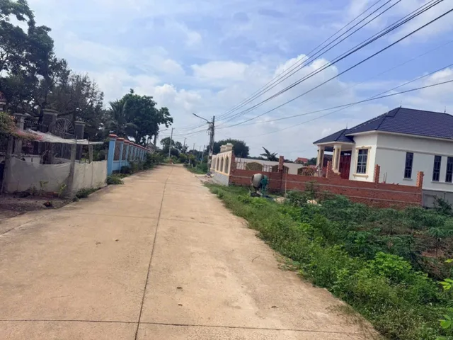 BÁN GẤP LÔ GÓC 2 MẶT TIỀN: Ngang 29m trong Khu Dân Cư, gần chợ tại Bình Dương cũ. Giá rẻ đúng 500tr. Gần Khu Công Nghiệp 1000 Ha.