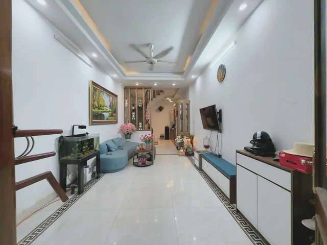 BÁN GẤP CĂN NHÀ PHỐ BỒ ĐỀ GẦN ĐƯỜNG HỒNG TIẾN Ở HOẶC KINH DOANH TỐT