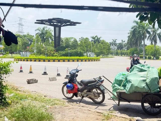 BÁN ĐẤT MẶT PHỐ DOI SÓC TỪ SƠN - TRỤC KINH DOANH SẦM UẤT
 126m² full thổ cư ngang 4.8m giá 15 tỷ tại Phường Từ Sơn