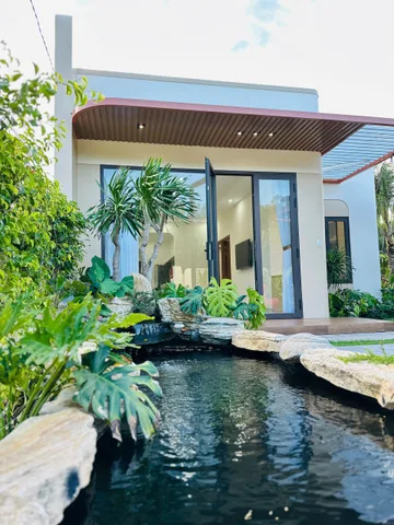 MUA NHÀ VƯỜN GẦN BIỂN – CÓ SẴN HỒ BƠI, HỒ CÁ KOI – 360M² XÂY HOÀN THIỆN GIÁ CHỈ 4 TỶ