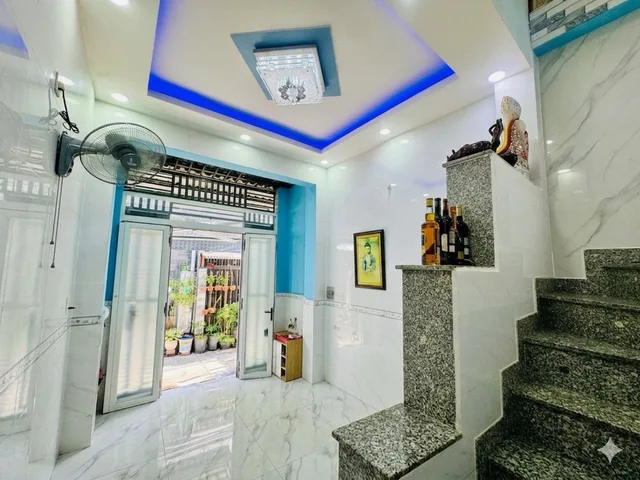 Nhà  đẹp  3 tâng  full  nôi thât