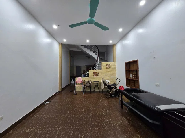 Cần bán nhà 3,5 tầng. Đường Nguyễn Nhân Thiếp , Ninh Xá, TP Bắc Ninh. 
🌴 Diện tích: 56 m2 .  Mặt 4,26m
🌴 Hướng Tây Bắc 
🤝 Giá thương lượng
📲 liên hệ em. 0976556424
Để được tư vấn 24/7 
👍 Vị trí làn 2 Nguyễn Cao. Trung tâm tp BN ,gần trường liên cấp 