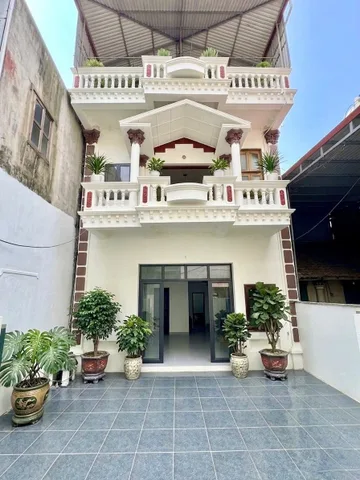 🌹 HOT - NHÀ 3 TẦNG ĐỒNG KỴ, GIÁ CHỈ 3,X TỶ 🌹

📐 Diện tích: 114m²
🚗 Gần Nhà Văn Hóa, ô tô đỗ ngày đêm
🛒 Ngõ thông thoáng, vài bước ra chợ

🏠 Công năng đầy đủ:
✔️ Phòng khách + bếp
✔️ 3 phòng ngủ
✔️ 3 WC
✔️ Sân thượng rộng
✔️ Điều hòa, nóng lạnh 
