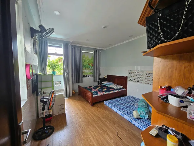 Bán nhà 160m² full thổ cư ngang 8m giá 19.5 tỷ tại Phường Phước Long