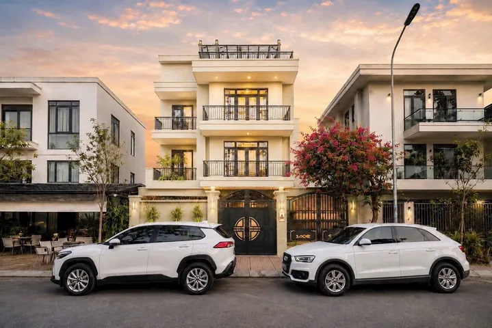 Bán nhà 180m² full thổ cư ngang 10m giá 22.5 tỷ tại Phường Phước Long
