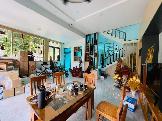 Bán nhà 133m² full thổ cư ngang 7m giá 18.3 tỷ tại Phường Phước Long