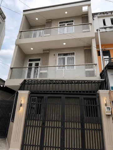 GIẢM SÂU 800 TRĐ - BÁN NHÀ 3 TẦNG PHÚ HỮU Q9 – HXH 6M – NỘI KHU CÓ CỔNG RÀO RIÊNG – DT 84M2