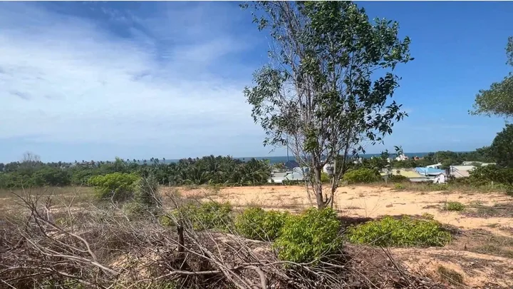 Bán 4000m2 đường oto, view biển Hàm Tiến, gần sân bay và sun. Giá 3 triệu/m2 Lvcc 0982482666