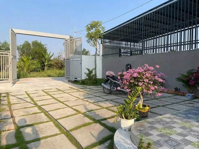 Nhà vườn đường bê tông xe ôtô 7chổ