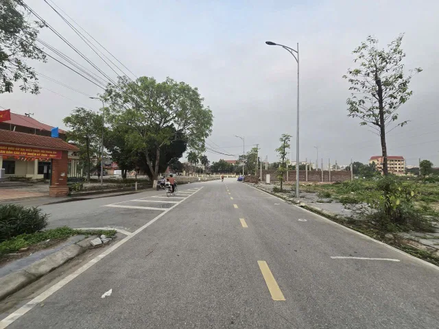 Bán đất khu tái định cư khu phố thụ ninh vạn an. Làn 2 đường H100. Diện tích 90m mặt tiền 5m hướng tây bắc. Phường kinh bắc tỉnh bắc ninh