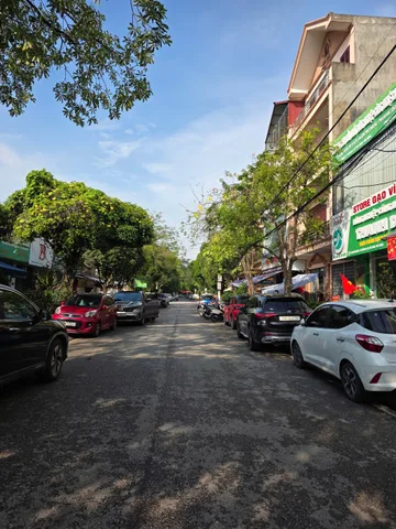Bán đất khu suối hoa nhìn trung tâm chợ. Diện tích 52.5m mặt tiền 4.2m hướng đông nam. Phường kinh bắc tỉnh bắc ninh