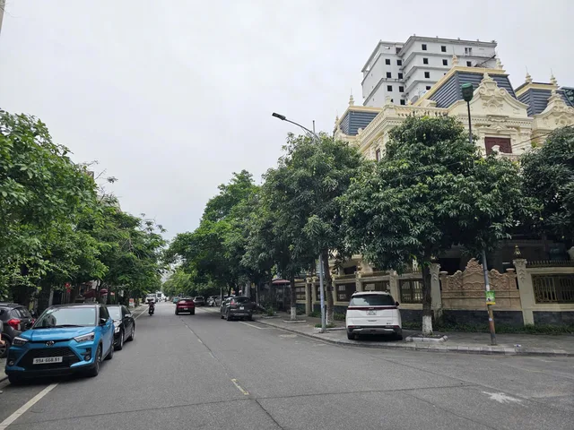 Bán đất mặt đường lý đạo thành cạnh chung cư thanh bình. Kinh doanh tốt. Diện tích 85.5m mặt tiền 4.5m hướng đông nam. Phường kinh bắc tỉnh bắc ninh