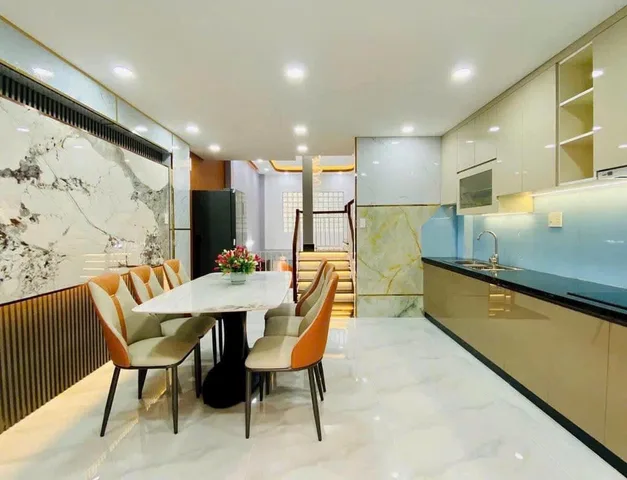 Xoay tiền bán nhà Hoàng Bật Đạt, Tân Bình. DT 56m2, giá 2 tỷ350tr sổ hồng riêng
