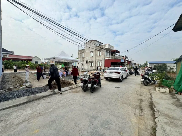 Chủ bán cắt lỗ 50 m đường thông 5 m ngay đấu giá bái ngoài Hoa Động. L/h:076.231.9990 em Thúy