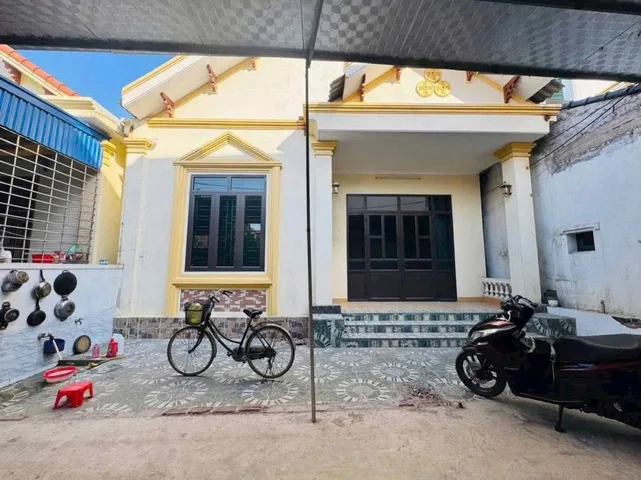 🔶 chỉ gần 5 tỷ có ngay căn nhà mới xây 
L/h:076.231.9990 em Thúy 

- Diện tích 139m số thần tài quá đẹp. 
- Ngang 8.8m sau cần có thể chia dc 2 lô rất hợp lý . Hướng Nam mát mẻ tài lộc. 
- Nhà mái Thái mới xây kiên cố chắc chắn. Công năng phù hợp cho