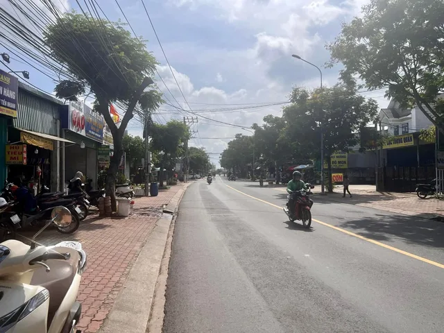 Bán đất tặng luôn căn Nhà 1 trệt 2 lầu 1 tum Mt Đồng Cây Viết-Phú Mỹ cũ (phường Bình Dương-TP.HCM) sát bên KCN Đại Đăng vị trí trung tâm đẹp,giá chủ cần bán