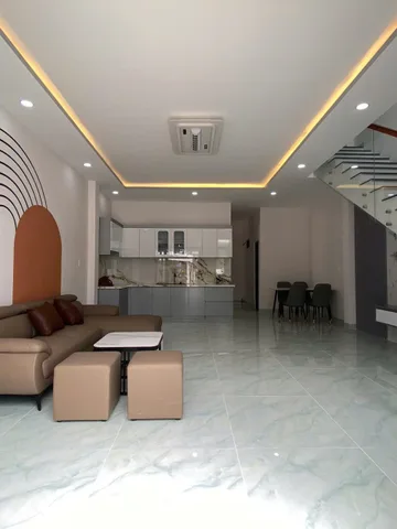 🌈Nhà 1 trệt 1 lầu đang hoàn thiện mặt tiền đường nhánh HL45, Diên Phú. Nay là Diên Điền.

- DT: 100m2 full thổ cư, ngang gần 5,7m. DTXD 120,4m2.